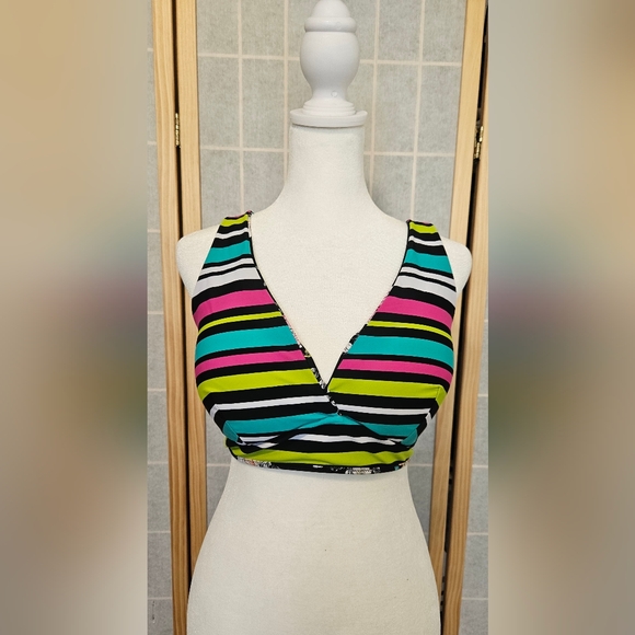 Torrid Floral Or Striped Reversible Bikini Top Size 2 - Picture 4 of 6